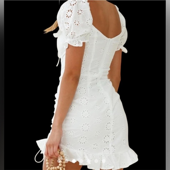 Selfie White Eyelet Dress - Picture 8 of 9